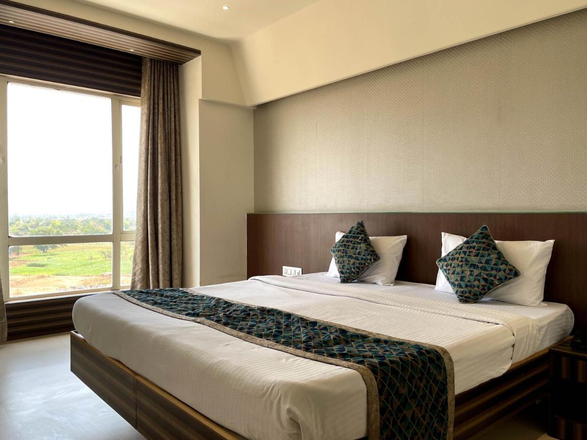 Hotel Grand Parivaar Igatpuri Extérieur photo